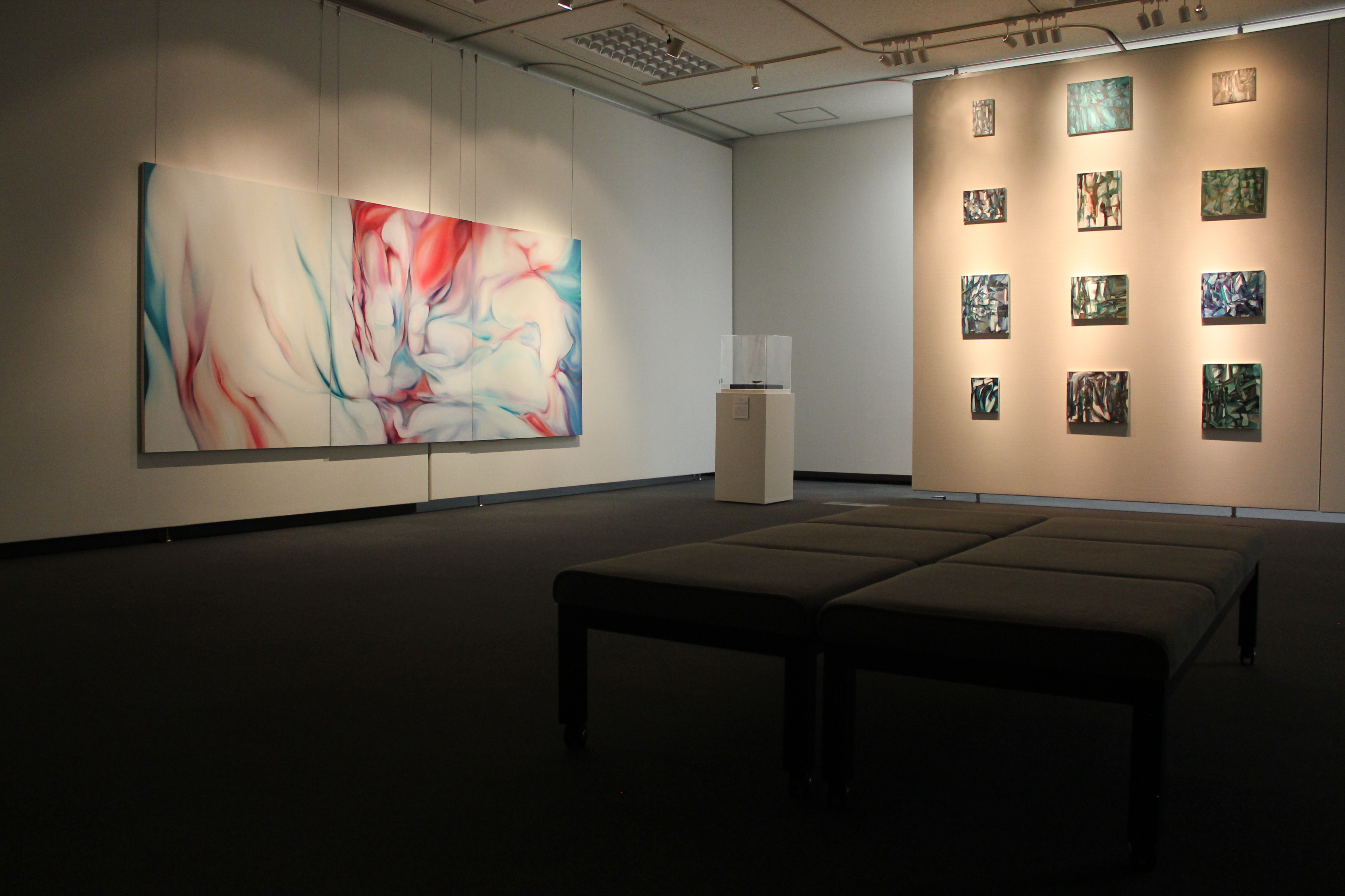 十二の断片絵画と大型絵画